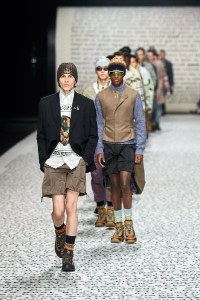 Look 50